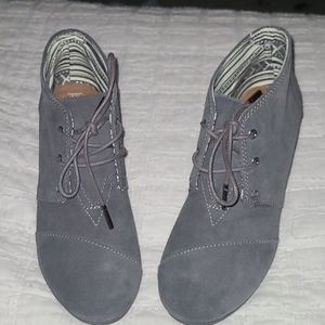 Toms wedge booties never worn